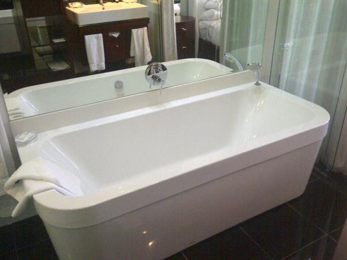 Wow - and a full-size bath. Now that's unusual even in a good hotel.
